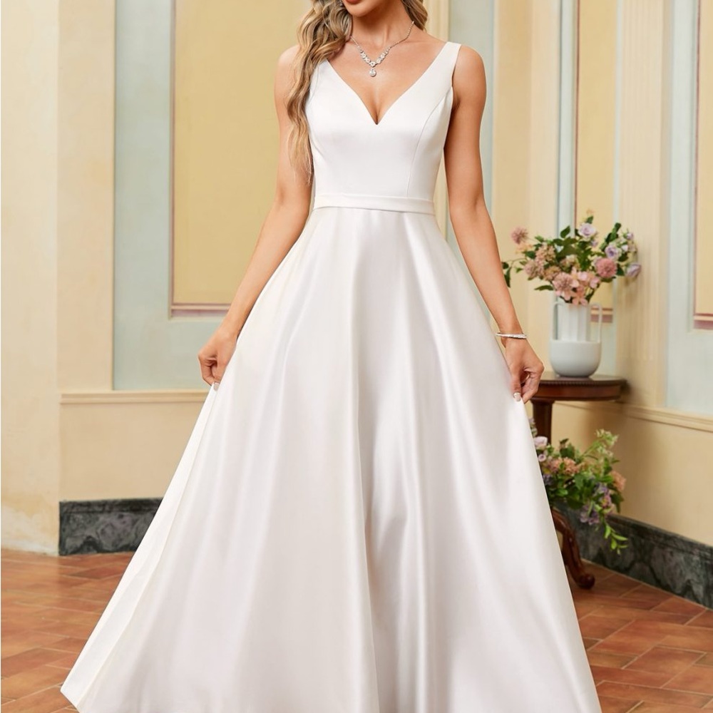 Elegant White Sleeveless Dress